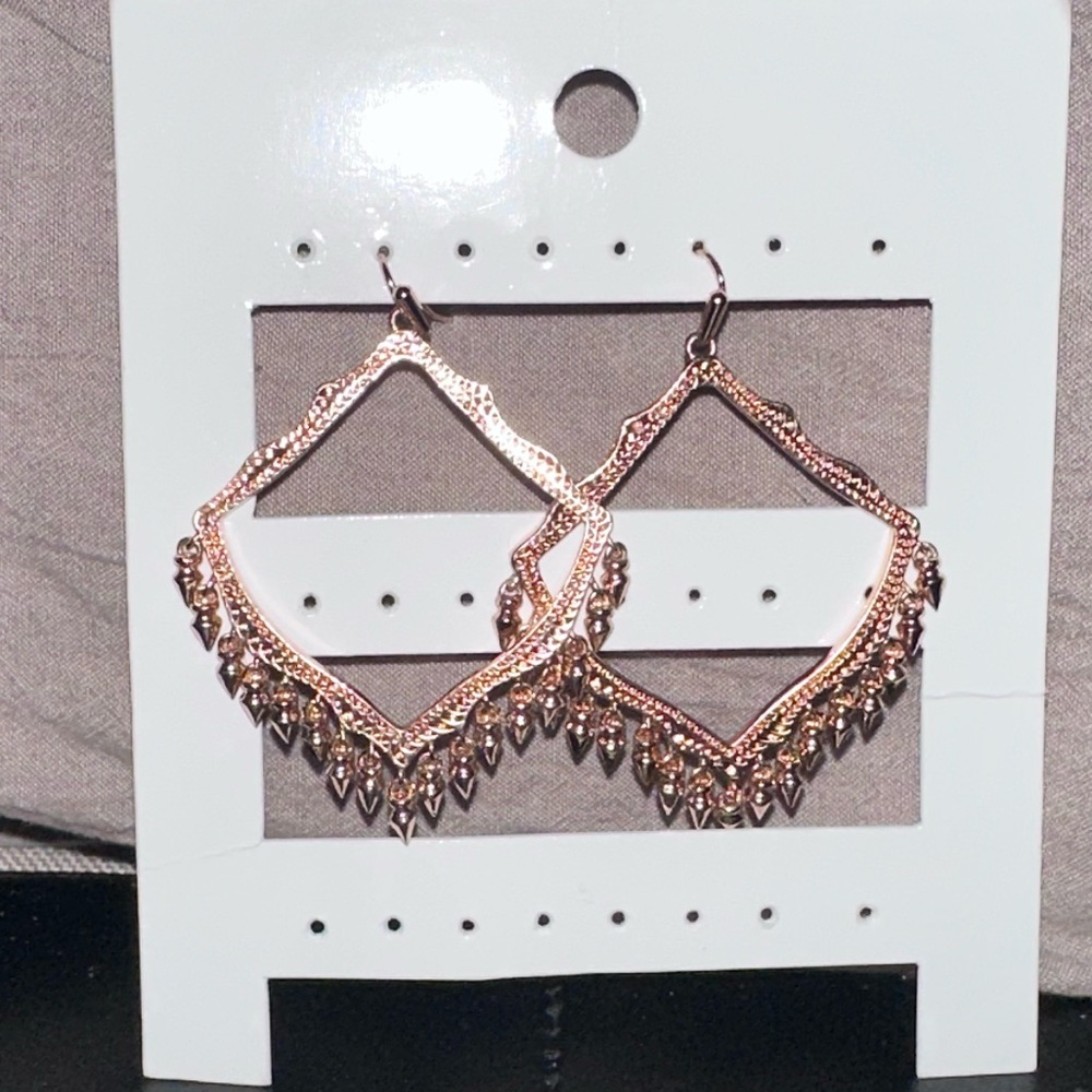 KENDRA SCOTT Lacy Drop earrings in Rose Gold